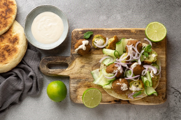 Assortiment met heerlijke eiwitrijke vegan maaltijd