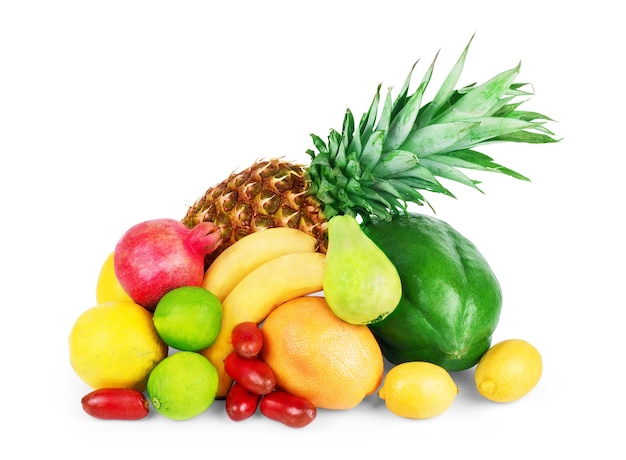 Assortiment van exotisch fruit dat op wit wordt geïsoleerd