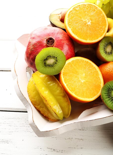 Foto assortiment van fruit op houten tafel