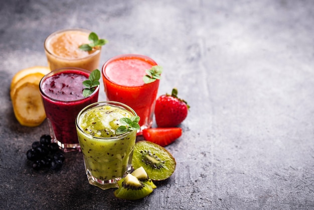 Assortiment van verschillende gezonde smoothies