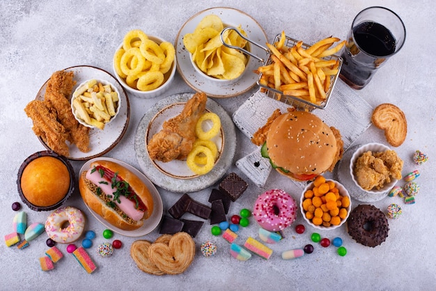 Assortiment van verschillende ongezonde junkfood