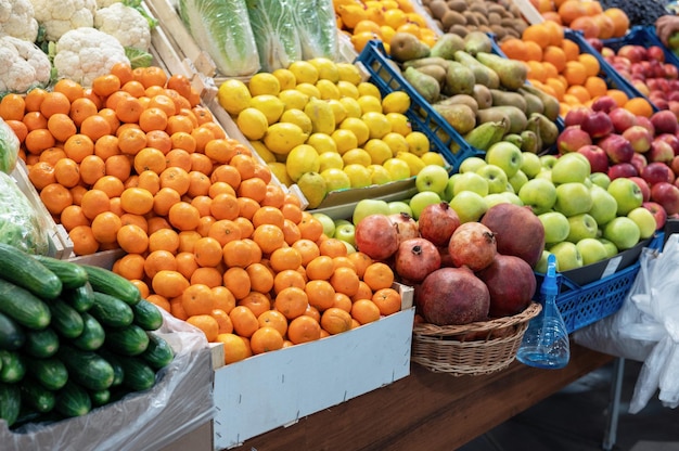 Assortiment vers fruit op de markt