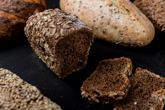 Assortimento di diversi tipi di pane