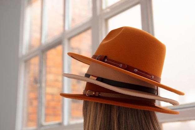 Фото Ассортимент стильных шляп-федор.