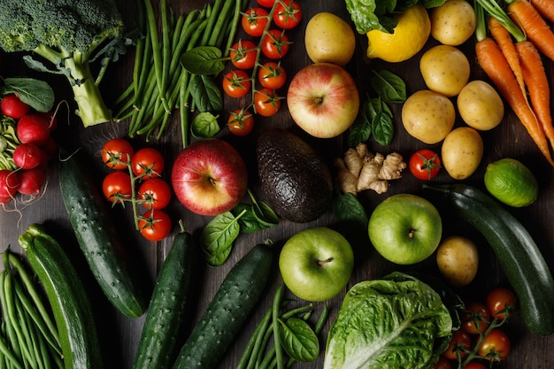 Фото Ассортимент вкусных овощей и фруктов