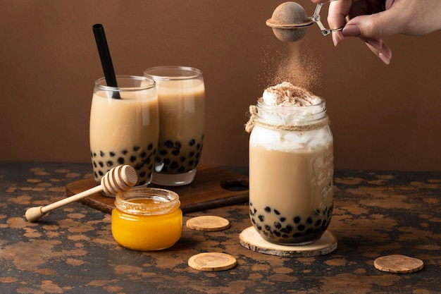 Photo assortment with delicious traditional thai tea