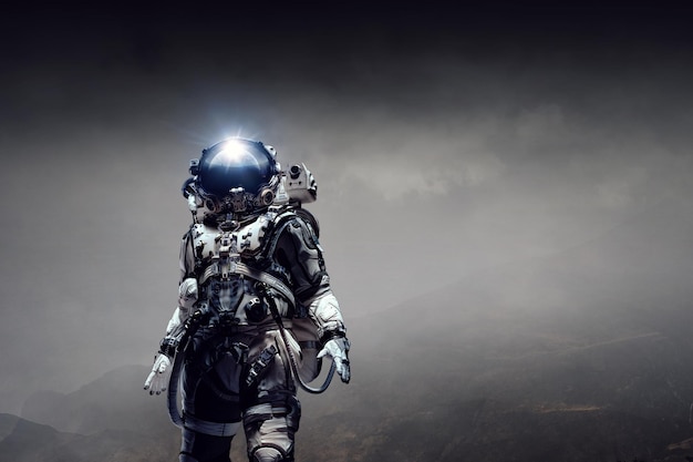 Astronaut in pak tegen zwarte achtergrond. Ruimte technologie concept
