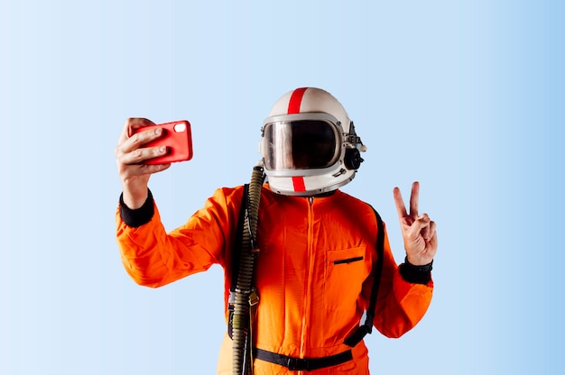 Astronaut maakt een selfie