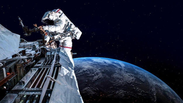 Photo astronaut spaceman do spacewalk while working for spaceflight mission