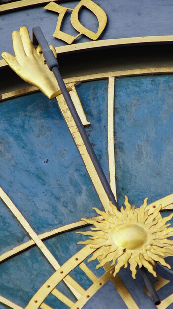 Astronomisch klokkentorendetail in de oude binnenstad van Praag, Tsjechië. De astronomische klok werd in 1410 gemaakt door de horlogemaker Mikulas Kadan en de wiskundige-astronoom Jan Schindel.