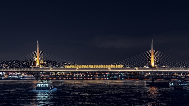 Мост Ататюрка в Стамбуле