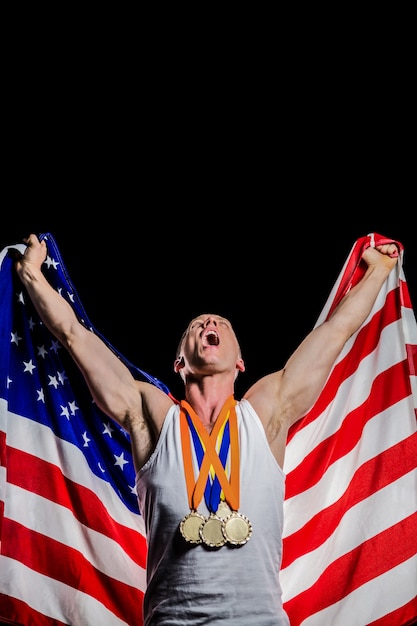 Foto atleta in posa con medaglie d'oro dopo la vittoria