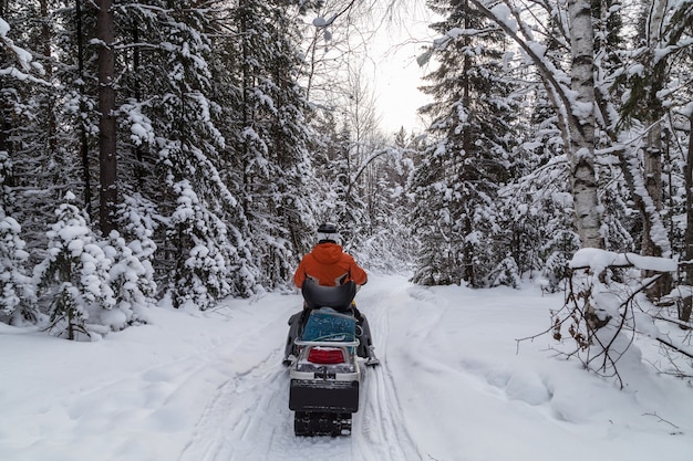 Photo athlete on a snowmobile.