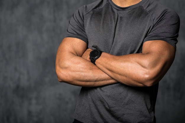 Athlete wearing a smartwatch in the gym