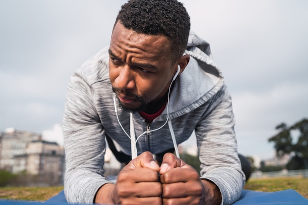 Athletic man doing exercise at the park.