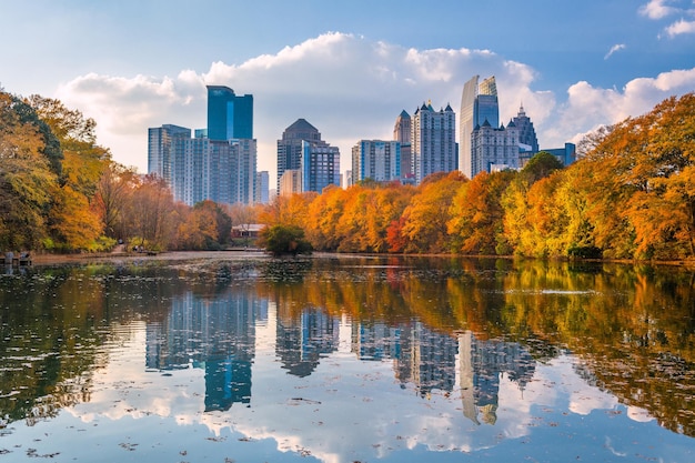 Atlanta Georgia USA Piedmont Park skyline in de herfst