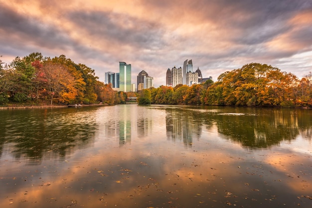 Atlanta Georgia USA Piedmont Park skyline in de herfst