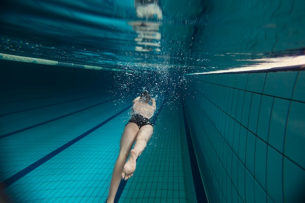 Foto atleet onderwater volledig schot