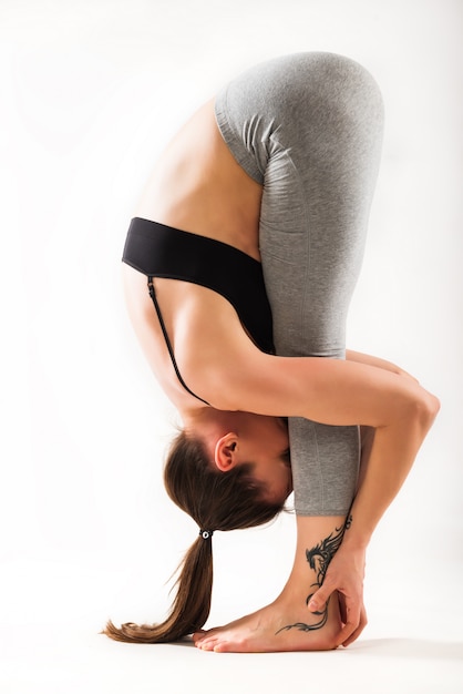 Atleet prasarita padottanasana yoga staan