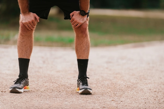 Atleet rust na een inspannende ochtendrun