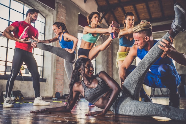 Atleten trainen in een sportschool