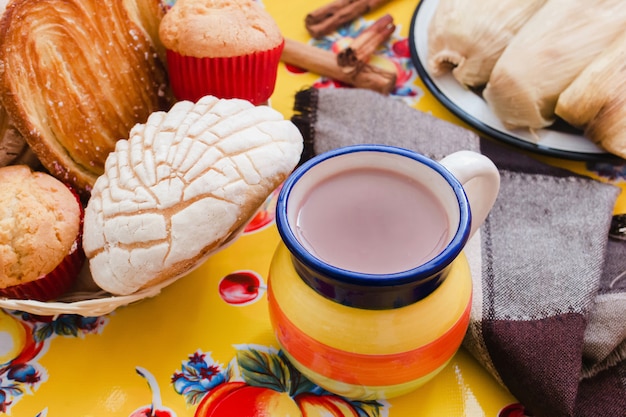 Atole de chocolate, Mexicaans traditioneel drankje en brood