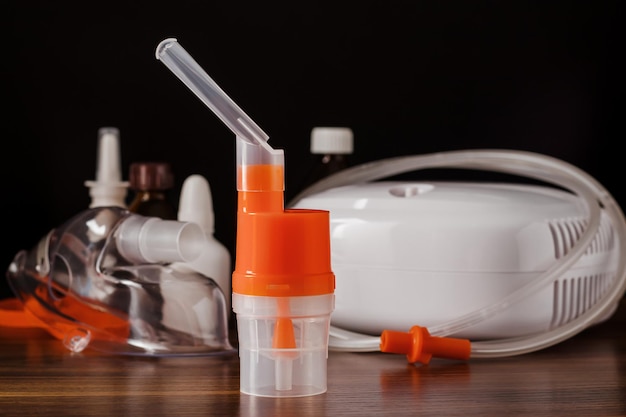 Atomizing cup with nebulizer mouthpiece for inhaler on table