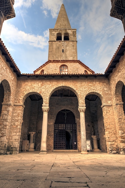 Foto atrium van de eufrasiusbasiliek, porec