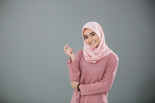 Photo attractive asian muslim woman