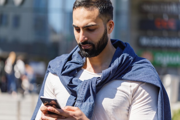 Photo attractive bearded business man sending message