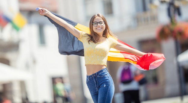 Photo attractive happy young girl with the belgian flag.