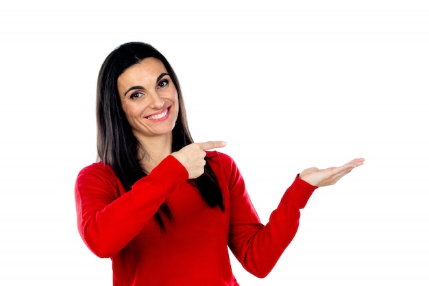 赤いジャージを着て魅力的な成熟した女性