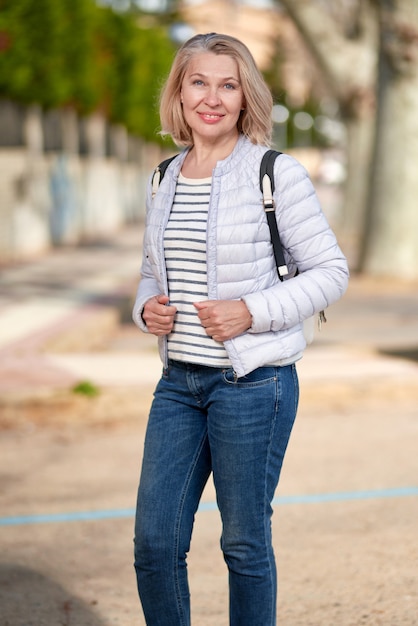 Attractive middle-aged blond woman et street.