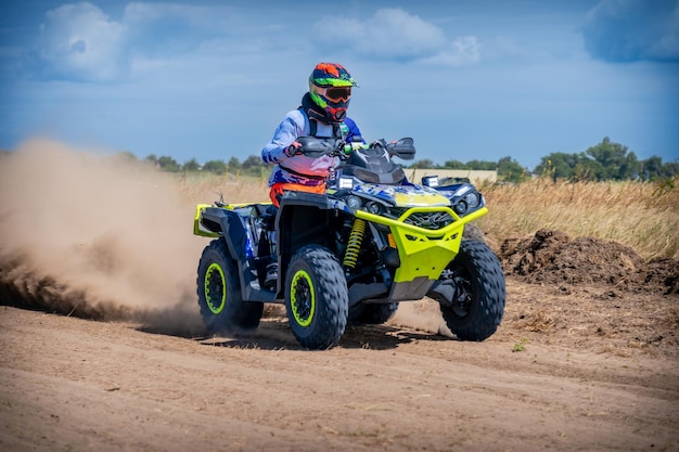 Foto atv quad buggy offroad voertuig racen op zand extreme en adrenaline 4x4