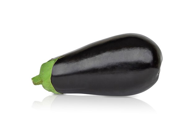 Aubergine geïsoleerd op de witte achtergrond