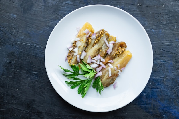 aubergine salade ingemaakte groente op tafel gezonde voeding maaltijd snack kopieer ruimte