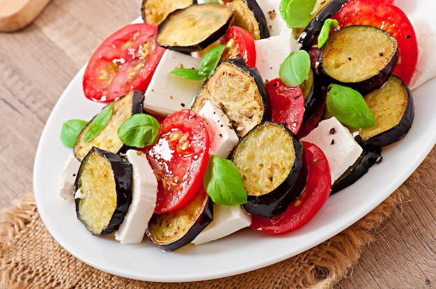 auberginesalade met tomaat en fetakaas