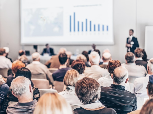 Foto il pubblico nella sala conferenze