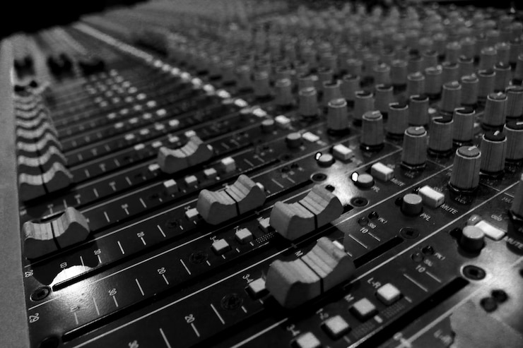 Foto audio mixer dit hulpmiddel wordt gebruikt om verschillende geluiden te mixen