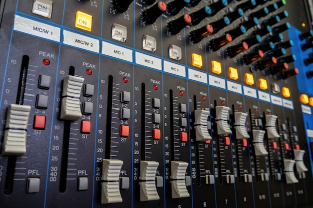 Foto console del pannello del mixer audio