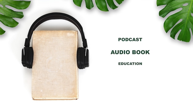 Audioboek of podcastconcept op wit