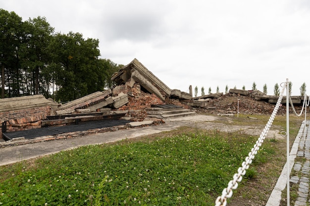 Auschwitz Polen 18 september 2021 Ruïnes van het crematorium in het vernietigingskamp Auschwitz Birkenau