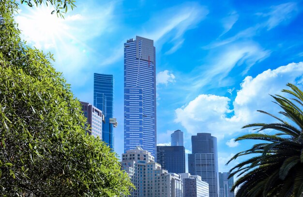 Foto australia panoramica panoramica del centro di melbourne vicino al fiume yarra e al centro commerciale finanziario