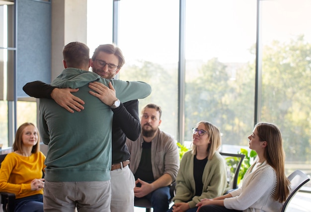 Foto un autentico incontro di terapia di gruppo.