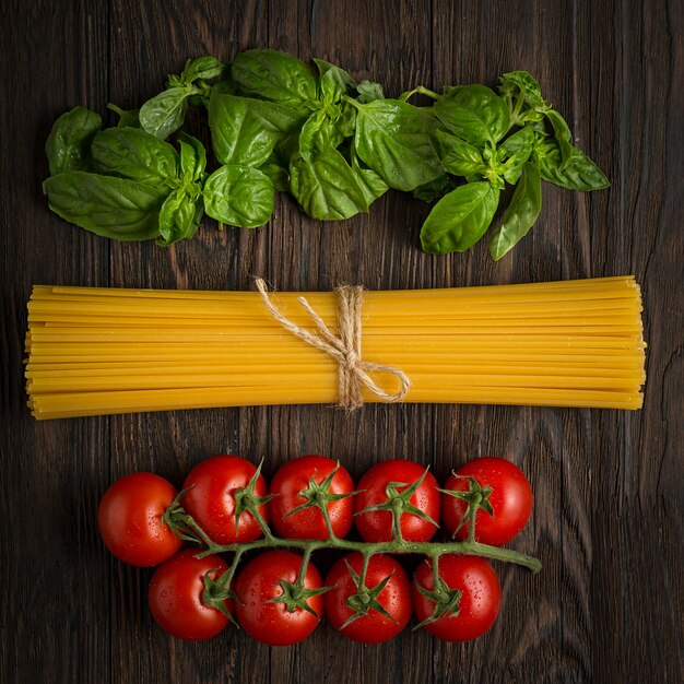 Authentieke Italiaanse pasta koken. Spaghetti Ingrediënten