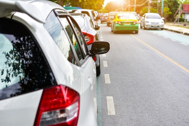 Auto geparkeerd op de weg, auto op straat