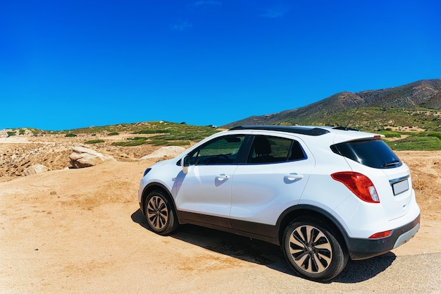 Auto in het resort Capo Pecora, provincie Medio Campidano, eiland Sardinië in Italië