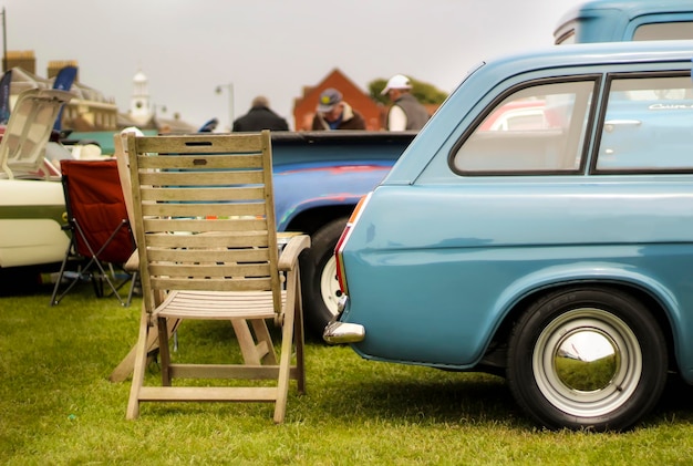 Foto auto op gras.