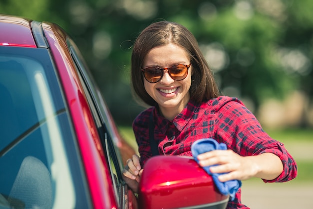 Auto reinigen en polijsten