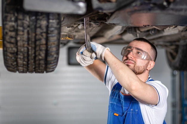 Servizio di riparazione auto.